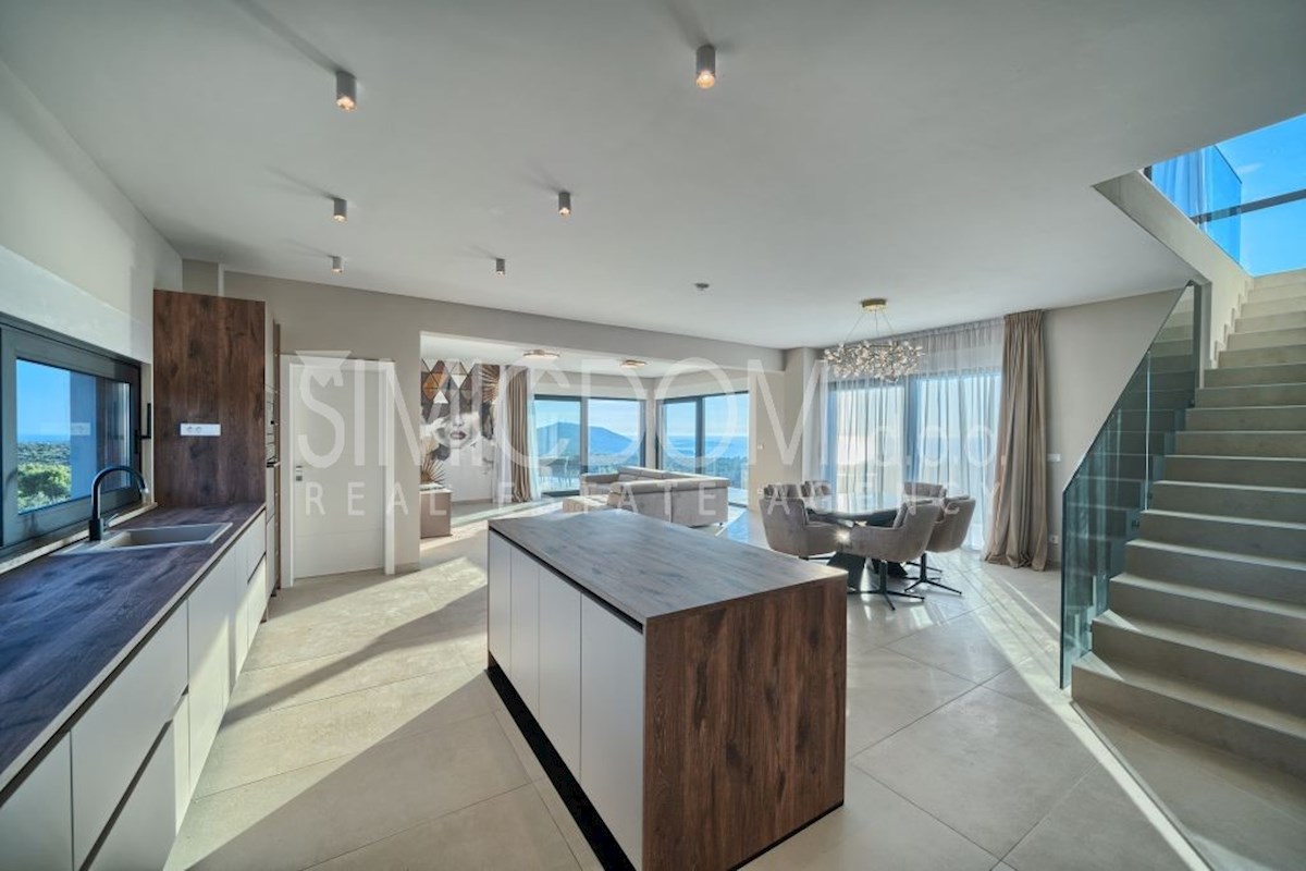 Vila s panoramskim razgledom, Primošten