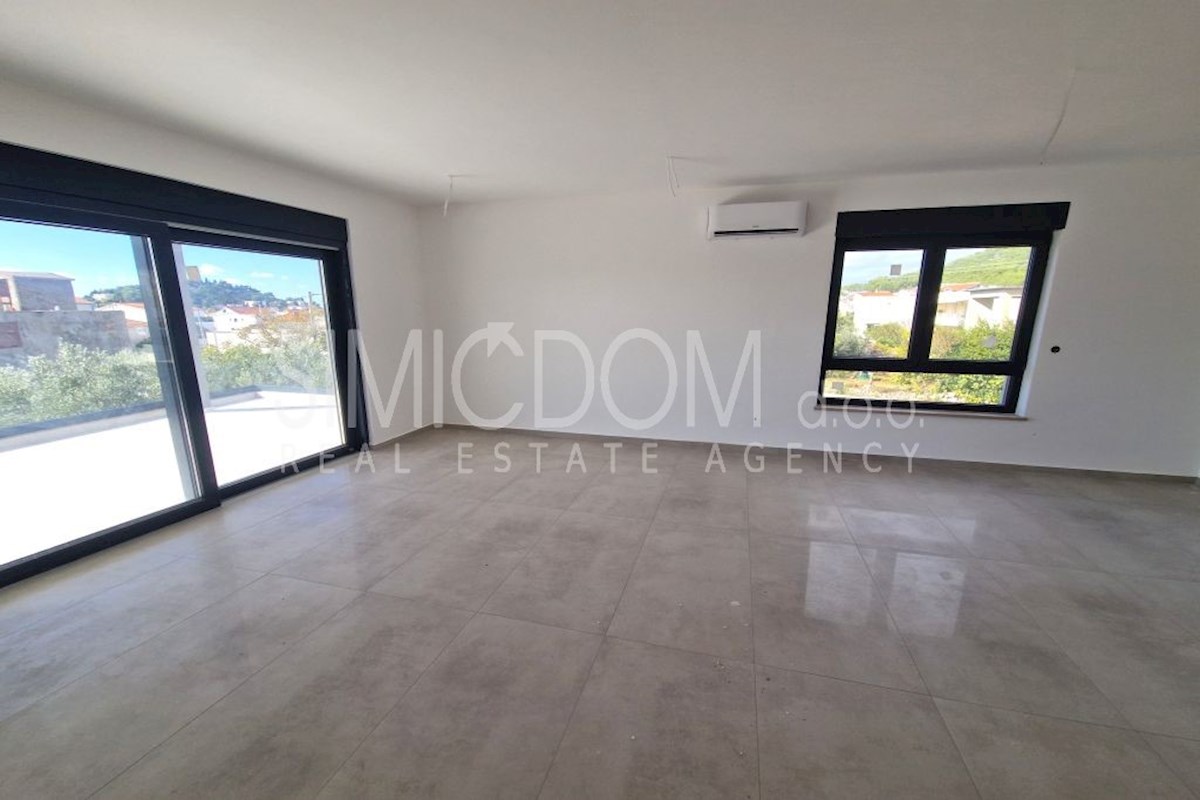 Prostoren apartma v bližini plaže in centra, Tribunj