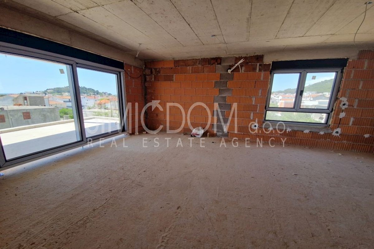Prostoren apartma v bližini plaže in centra, Tribunj