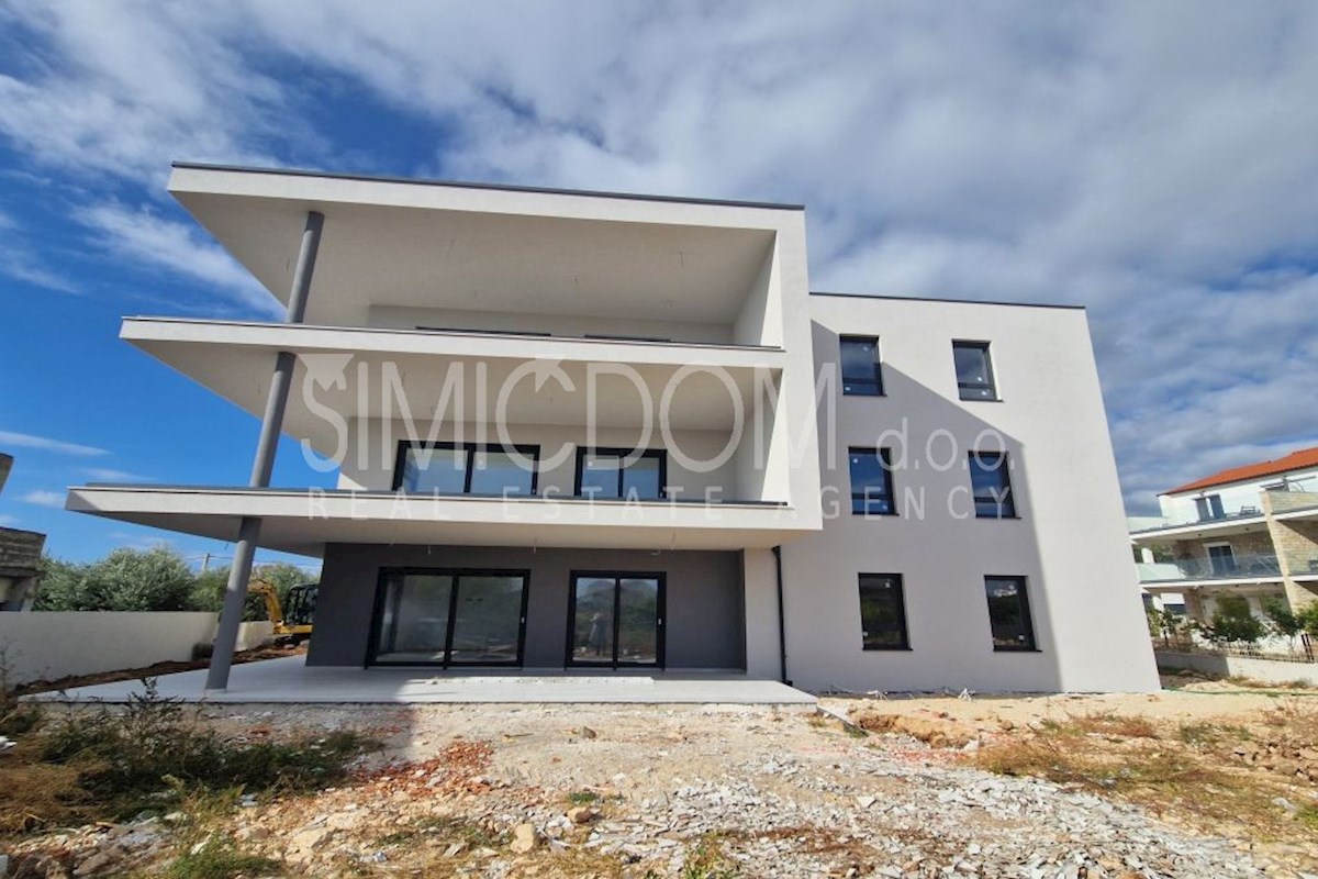 Prostoren apartma v bližini plaže in centra, Tribunj