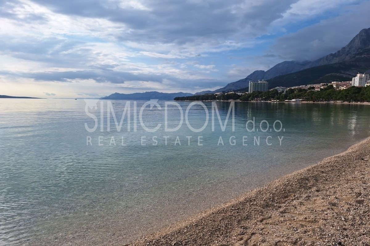 Enosobno stanovanje z razgledom, Makarska
