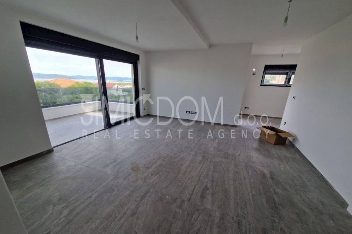 Apartma s pogledom na morje, Murter