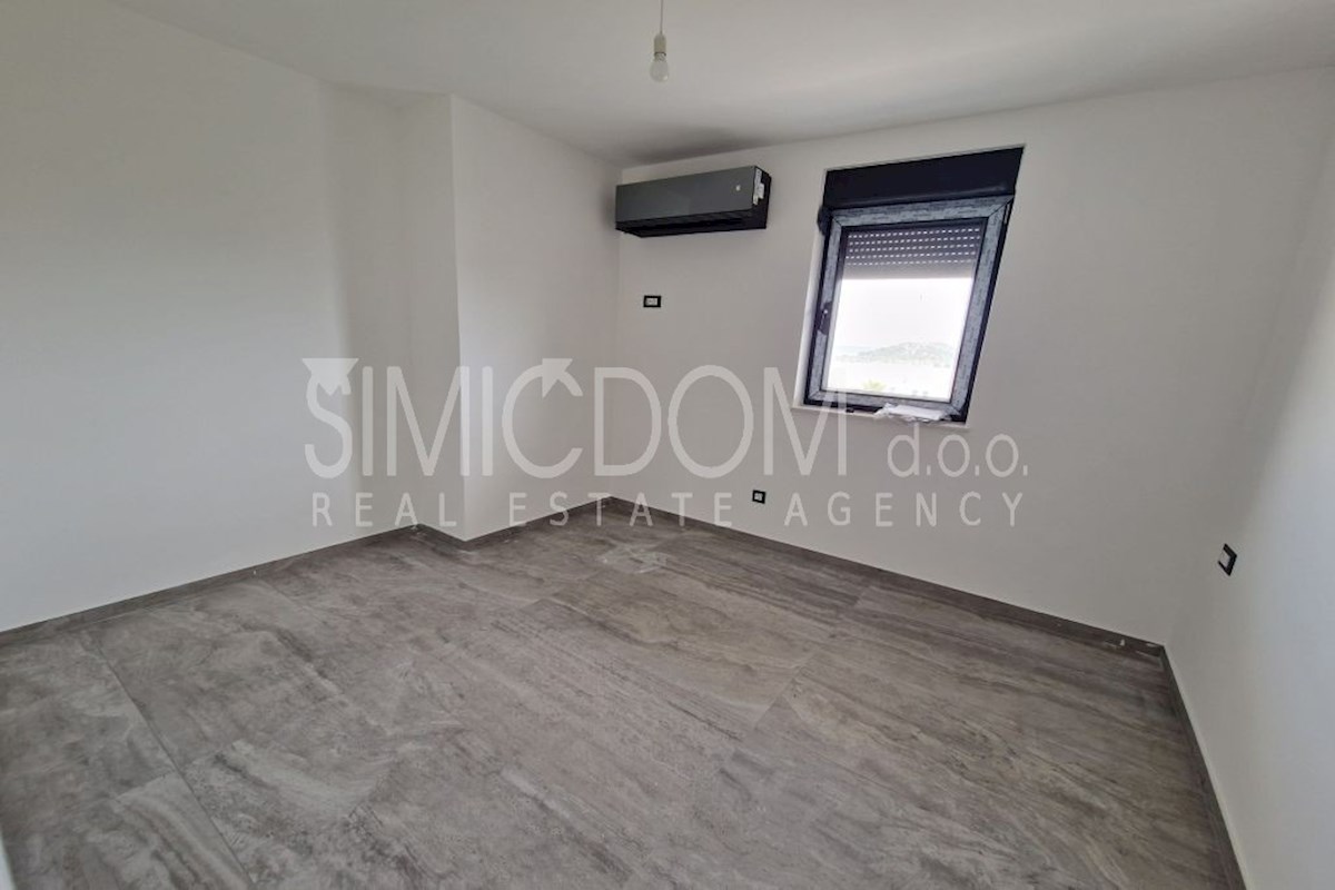 Apartma s pogledom na morje, Murter