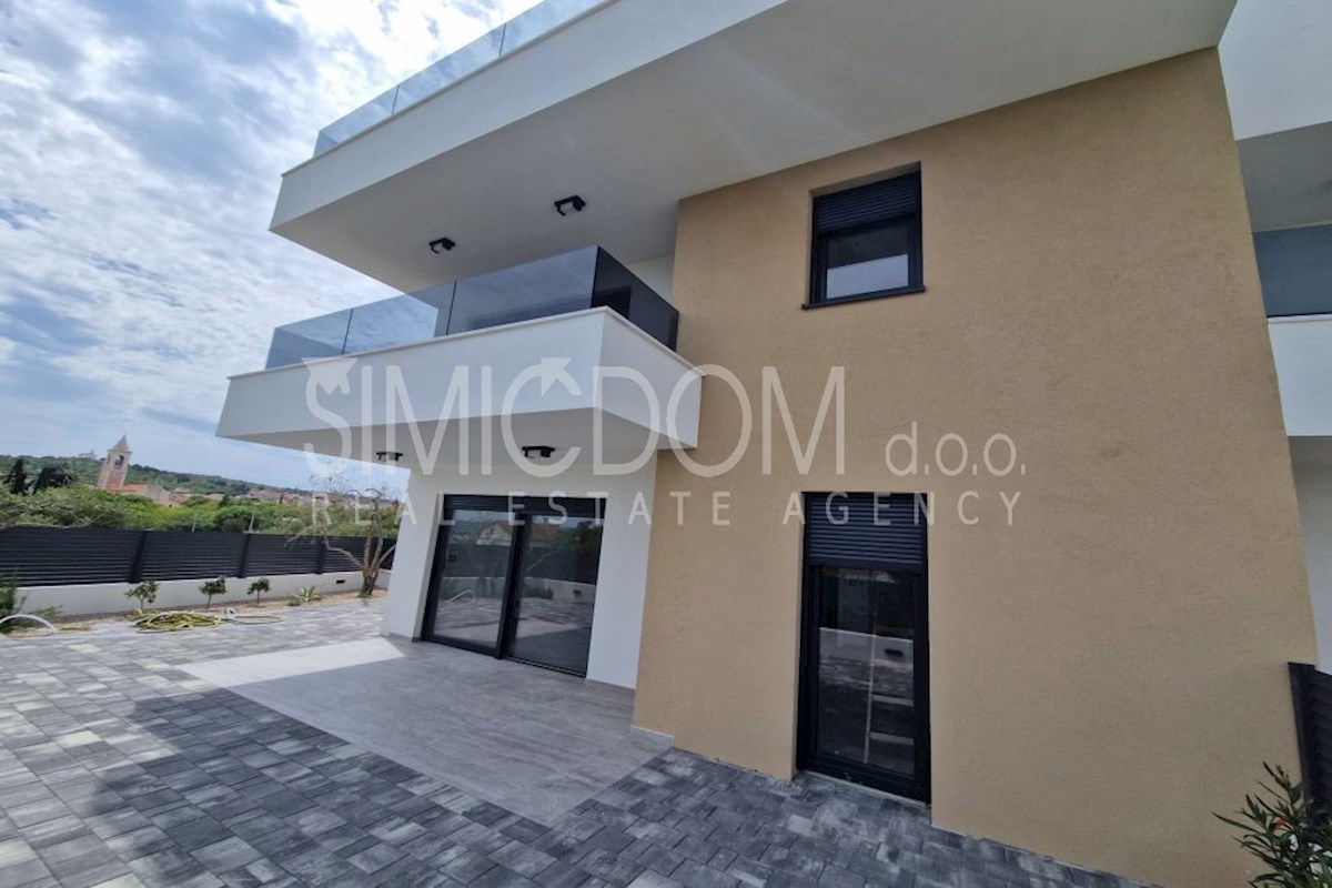Apartma s pogledom na morje, Murter