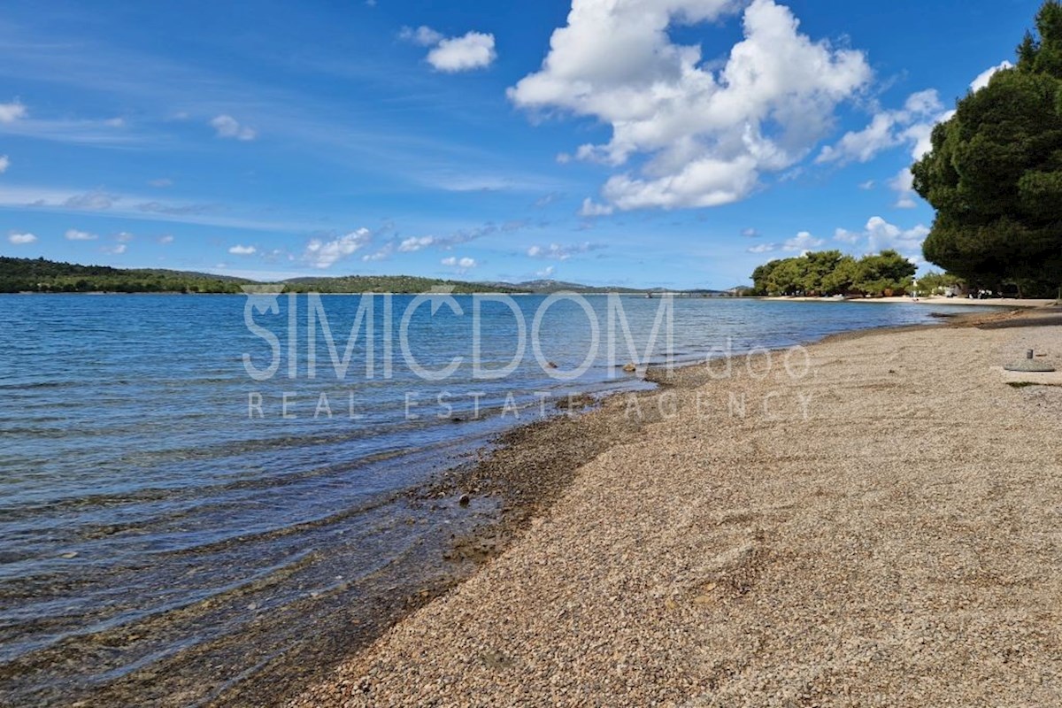 Sodoben trisobni penthouse, Pirovac