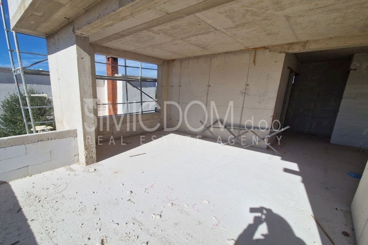 Sodoben trisobni penthouse, Pirovac