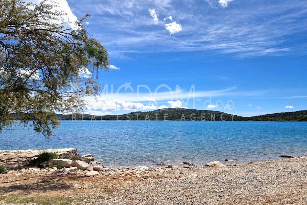 Sodoben trisobni penthouse, Pirovac