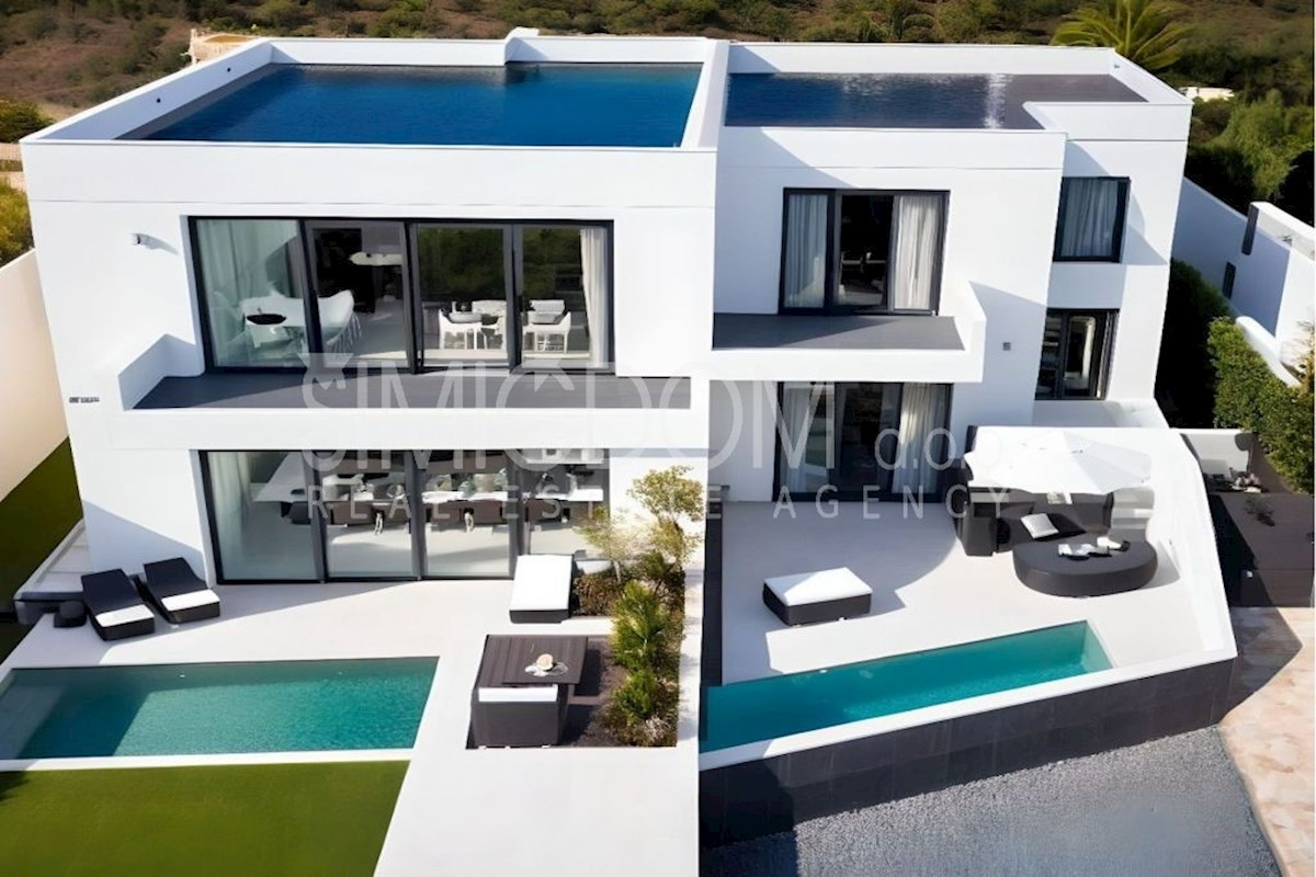 Dvojček v gradnji, Tisno