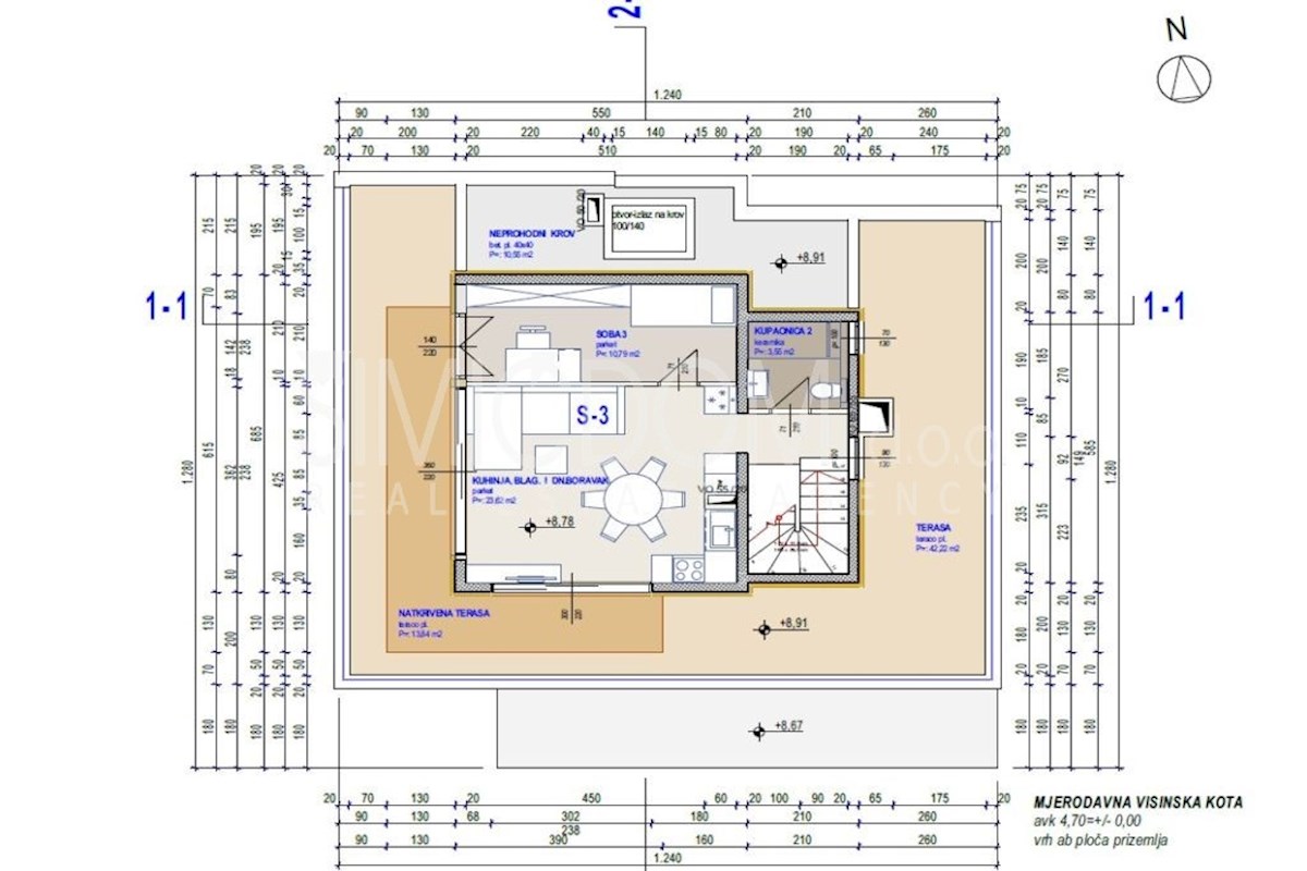 Penthouse stanovanje z garažo v bližini plaže, Kaštela