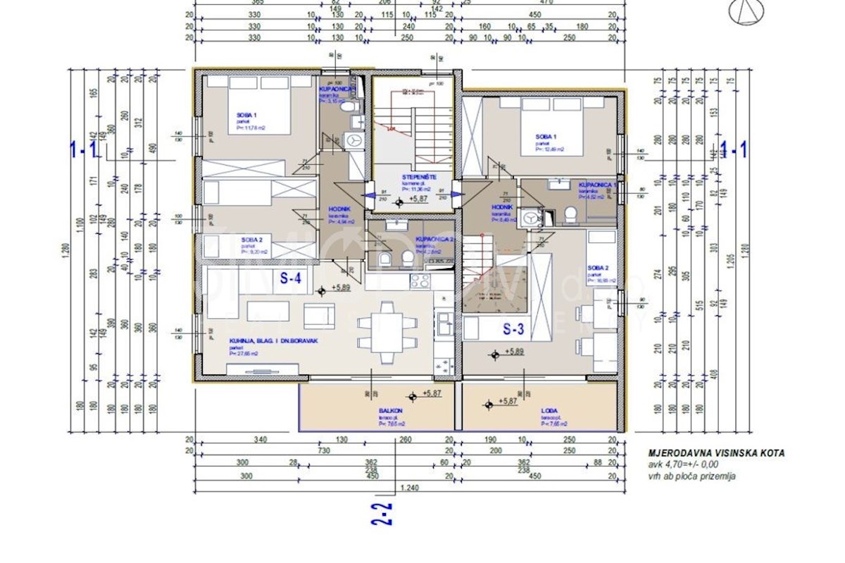 Penthouse stanovanje z garažo v bližini plaže, Kaštela