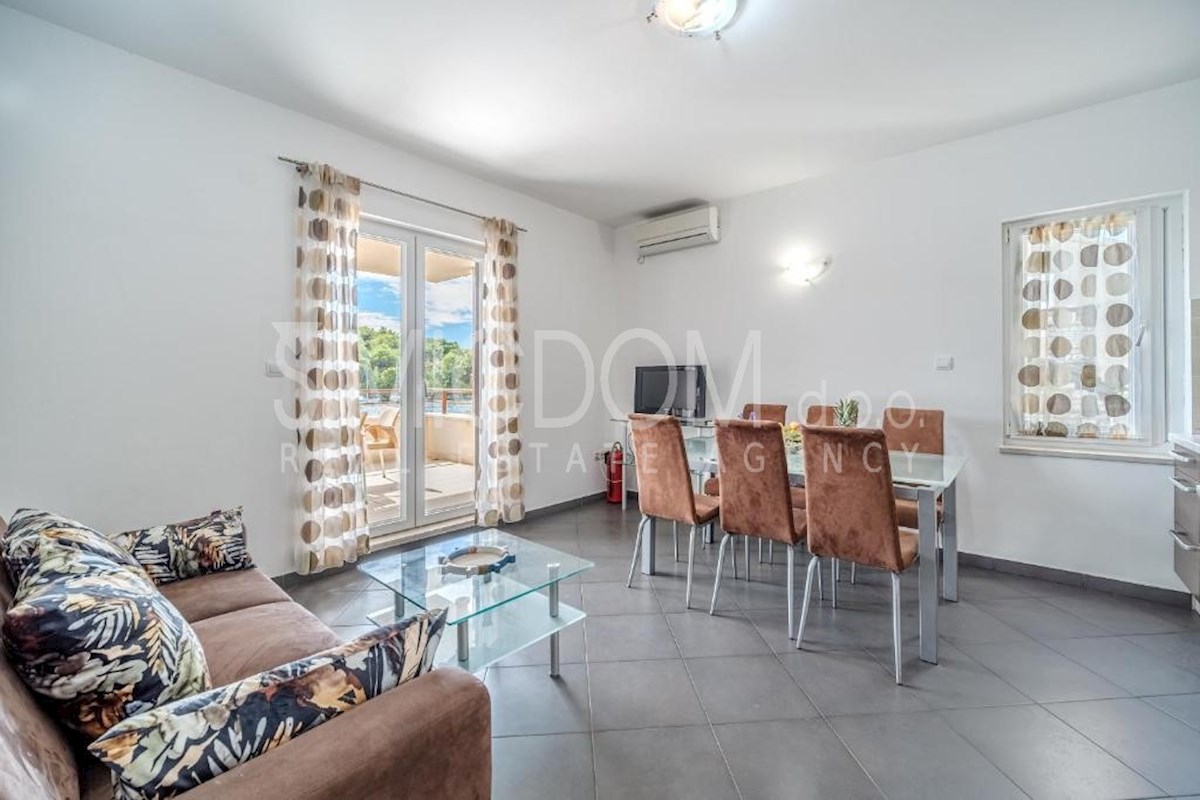 Apartma z razgledom na morje v prvi vrsti do morja, Brač