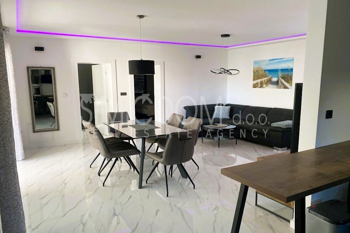 Opremljeno pritlično stanovanje 50 m od plaže, Srima