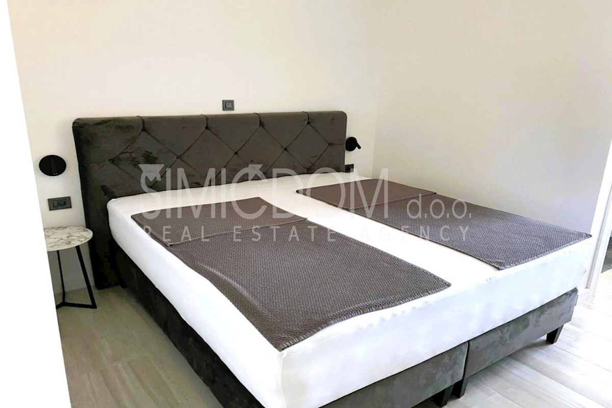 Opremljeno pritlično stanovanje 50 m od plaže, Srima