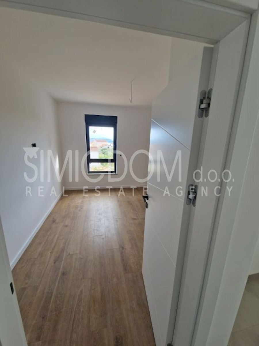 Trosobno stanovanje v bližini plaže in centra, Tribunj