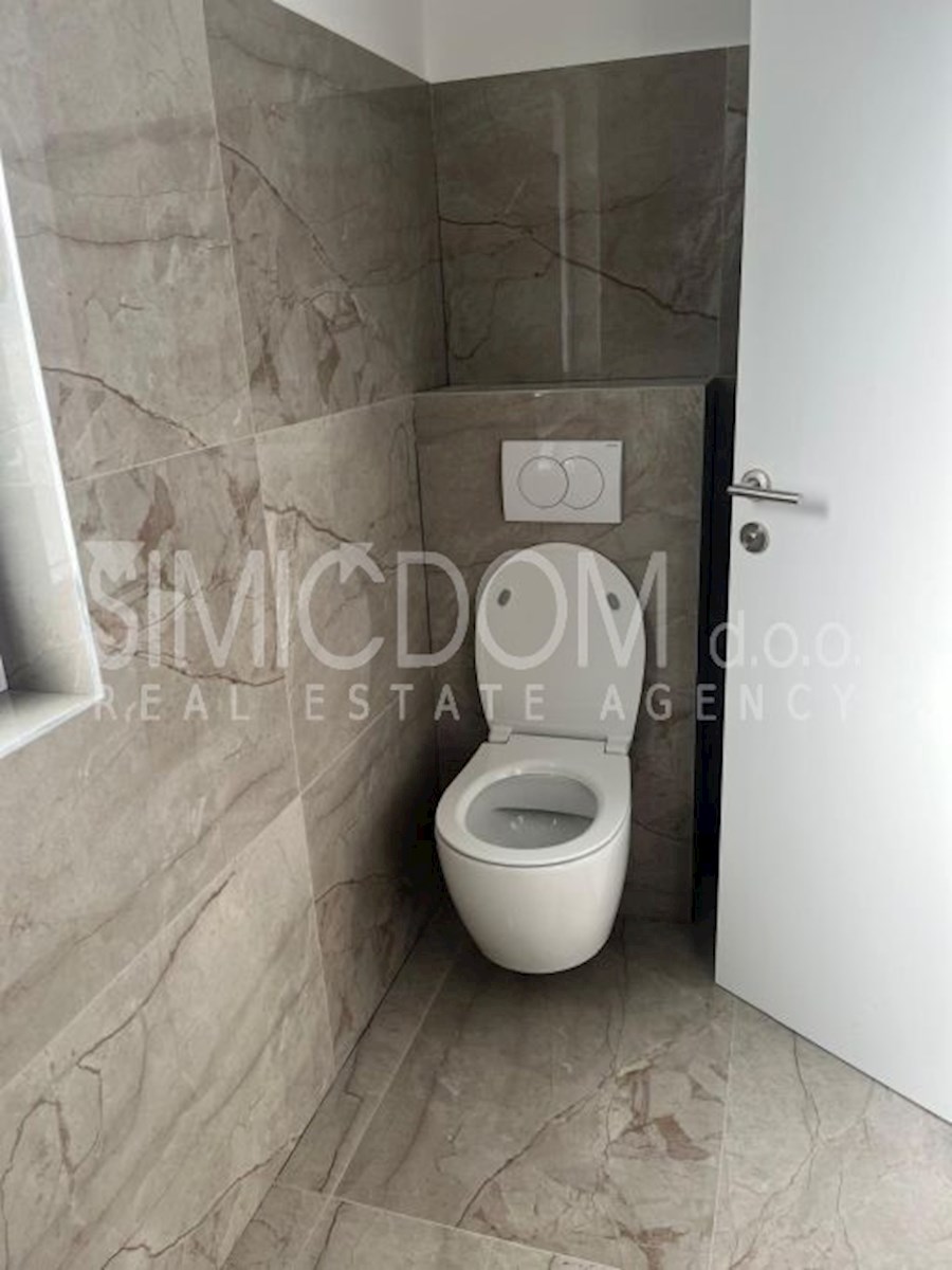 Prostoren nov apartma 50m od morja, Tisno