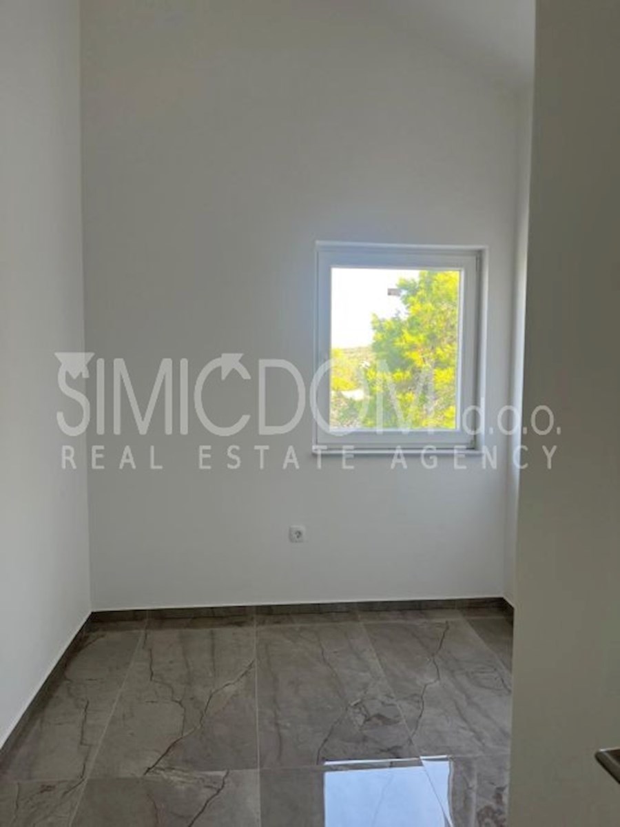 Prostoren nov apartma 50m od morja, Tisno
