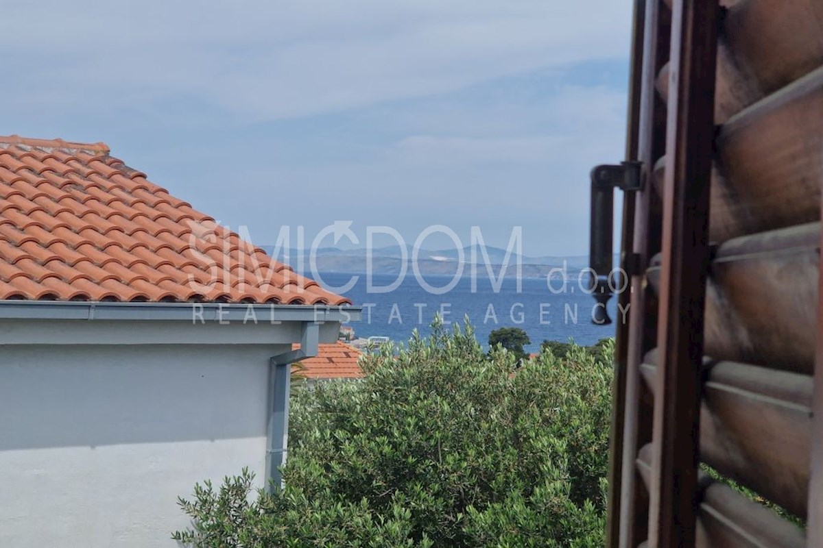 Hiša z bazenom in pogledom na morje, Brač