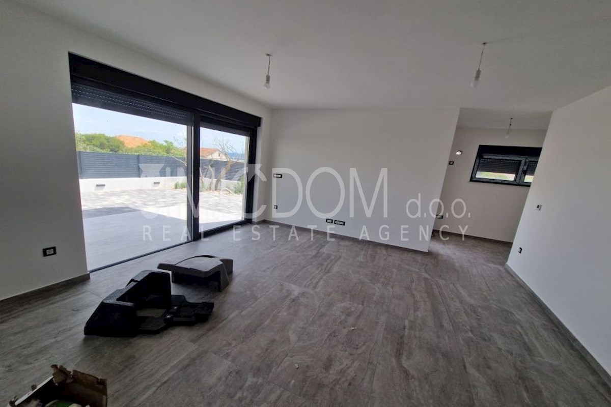 Apartma z vrtom in pogledom na morje, Murter