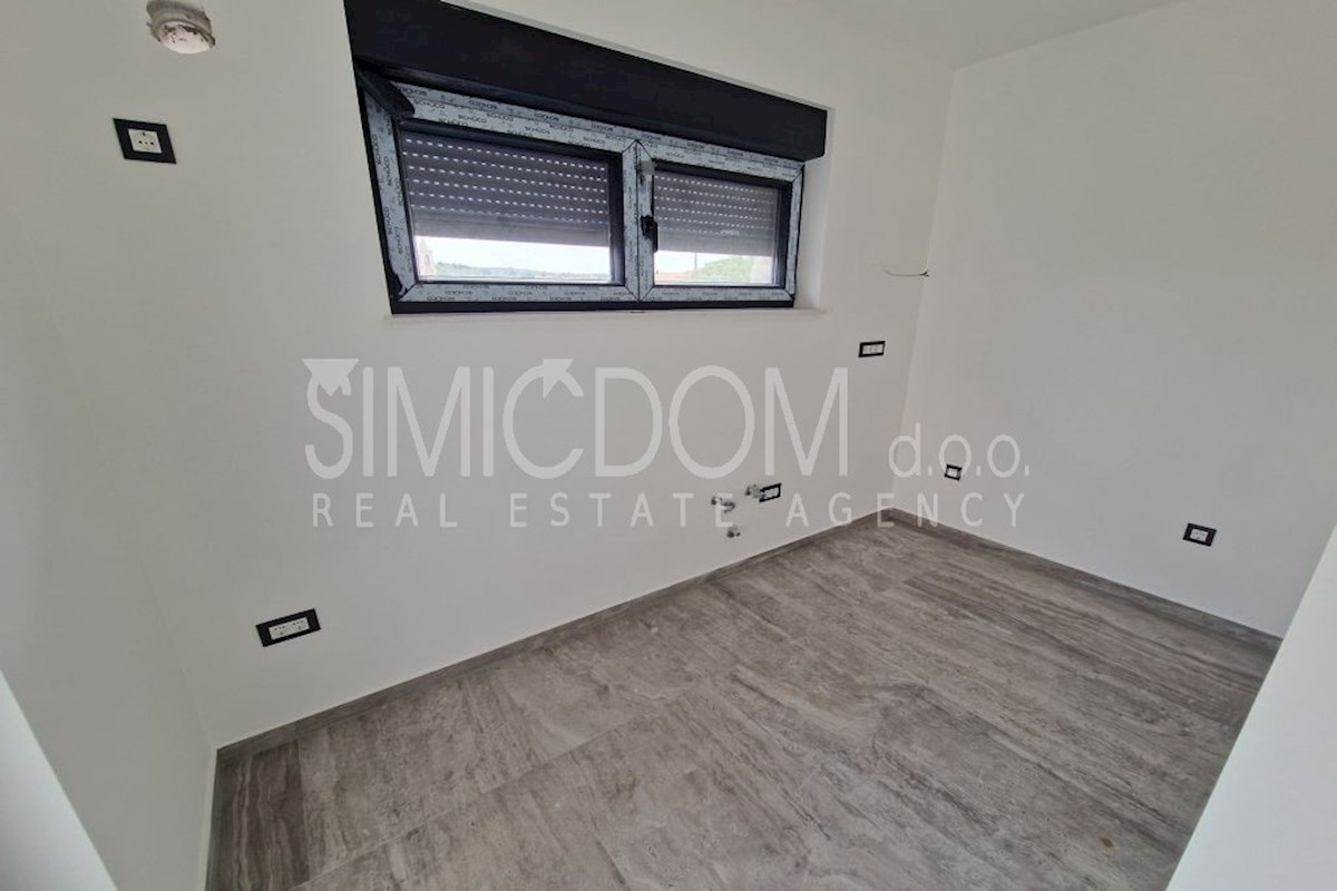 Apartma z vrtom in pogledom na morje, Murter