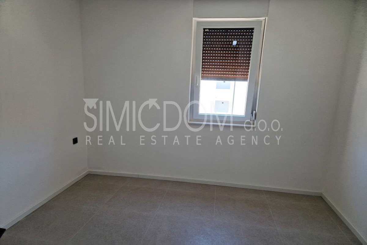 Prostorno penthouse stanovanje v bližini plaže, Grebaštica