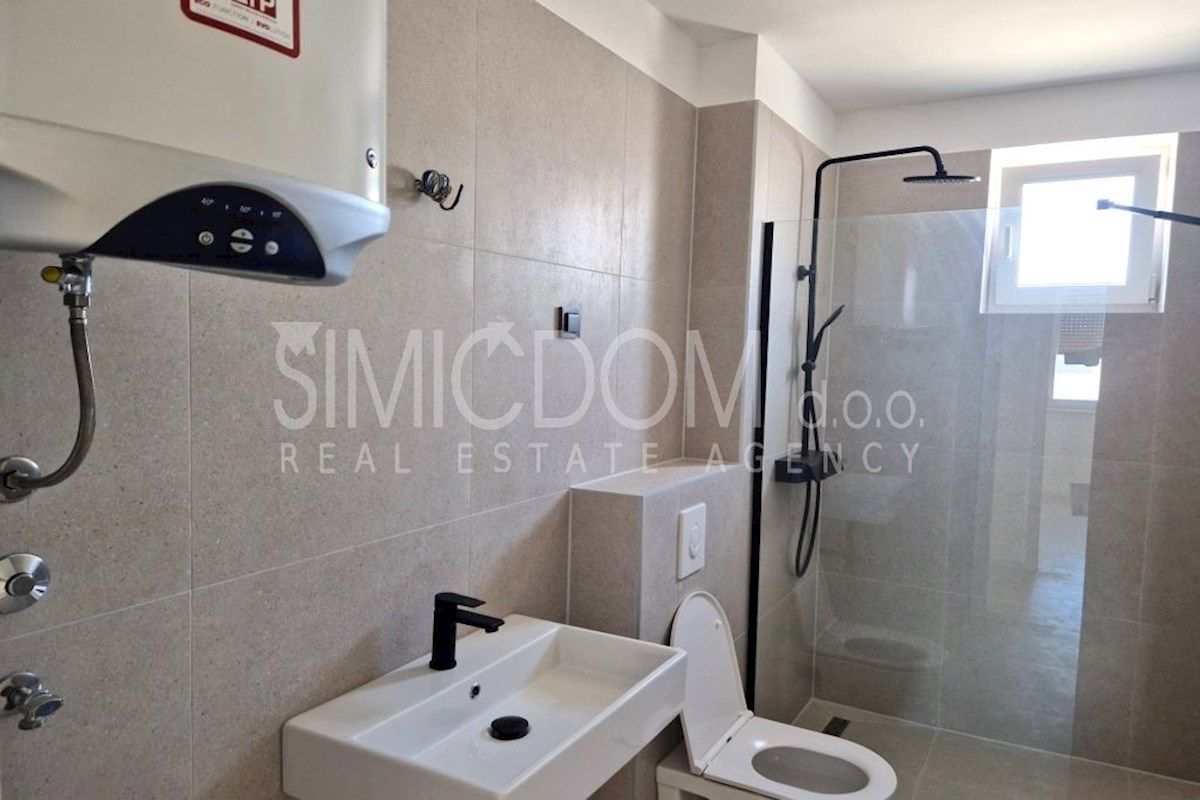 Prostorno penthouse stanovanje v bližini plaže, Grebaštica