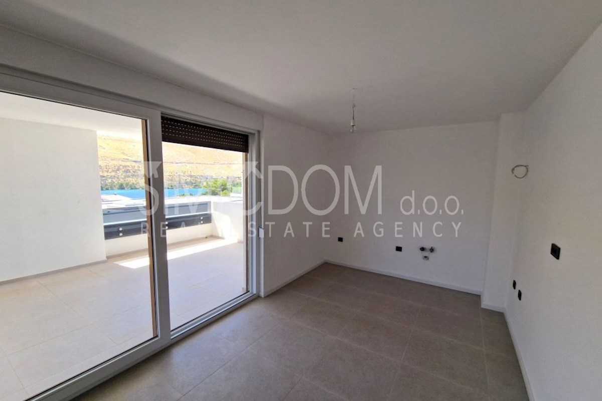 Prostorno penthouse stanovanje v bližini plaže, Grebaštica