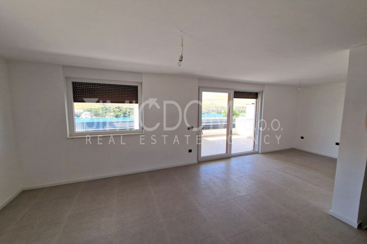 Prostorno penthouse stanovanje v bližini plaže, Grebaštica