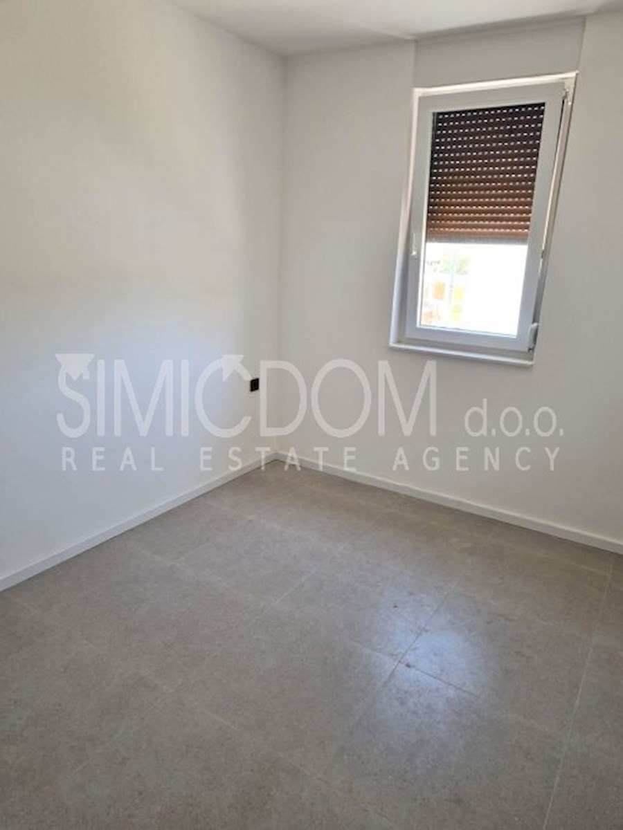 Prostorno penthouse stanovanje v bližini plaže, Grebaštica