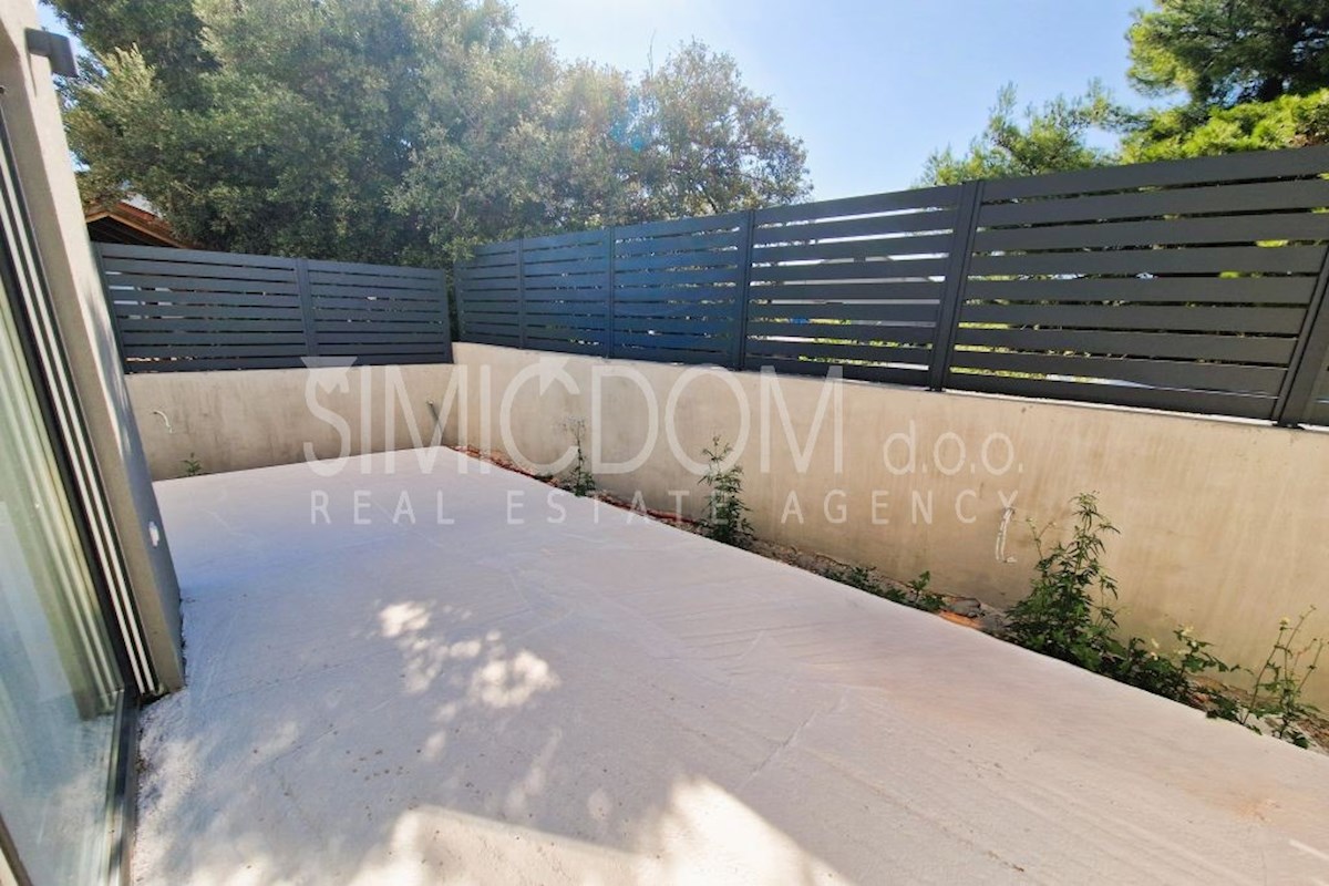 Stanovanje z vrtom 150 m od plaže, Žaborić