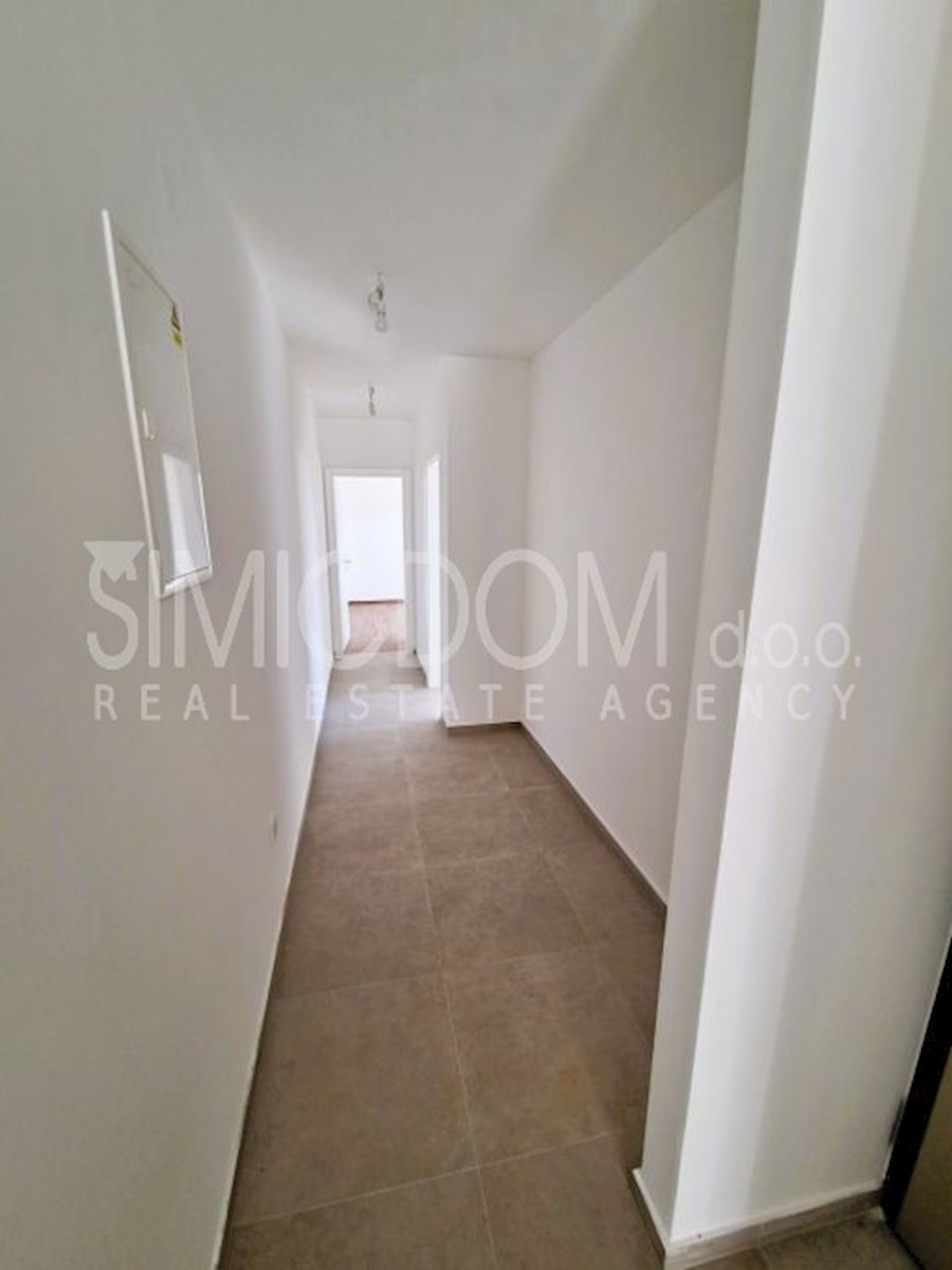 Stanovanje z vrtom 150 m od plaže, Žaborić