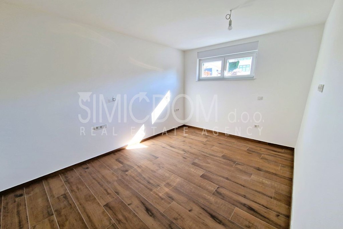 Stanovanje z vrtom 150 m od plaže, Žaborić