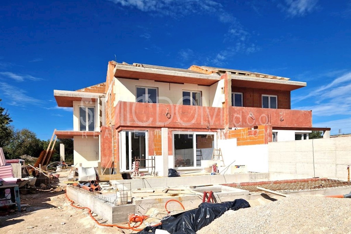 Čudovita hiša v bližini plaže, Murter