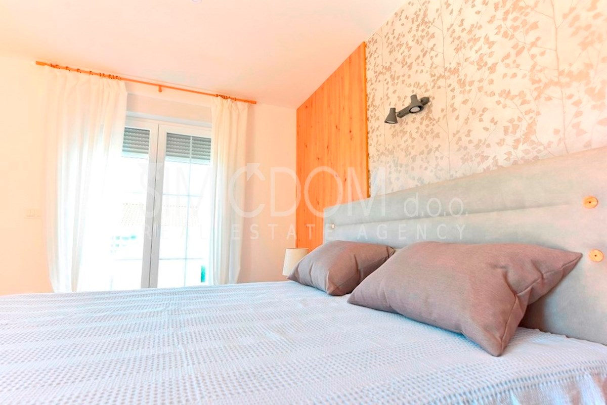 Čudovita družinska hiša v bližini morja, Tribunj