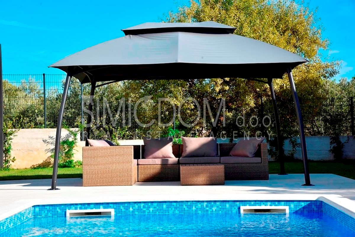 Čudovita družinska hiša v bližini morja, Tribunj