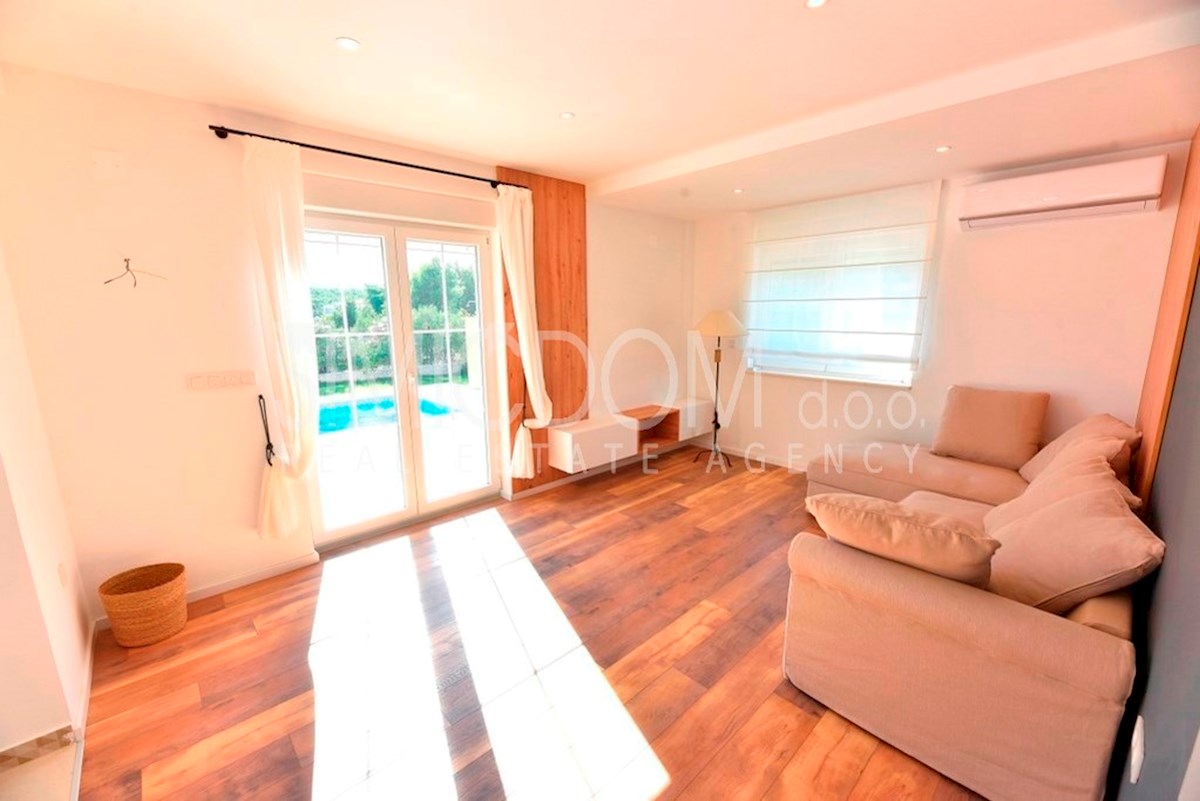 Čudovita družinska hiša v bližini morja, Tribunj