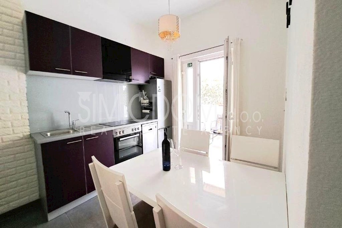 Stanovanje v centru z zasebnim parkiriščem, Kaštel Sućurac