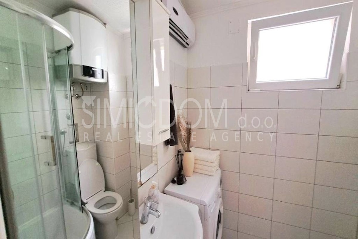 Stanovanje v centru z zasebnim parkiriščem, Kaštel Sućurac