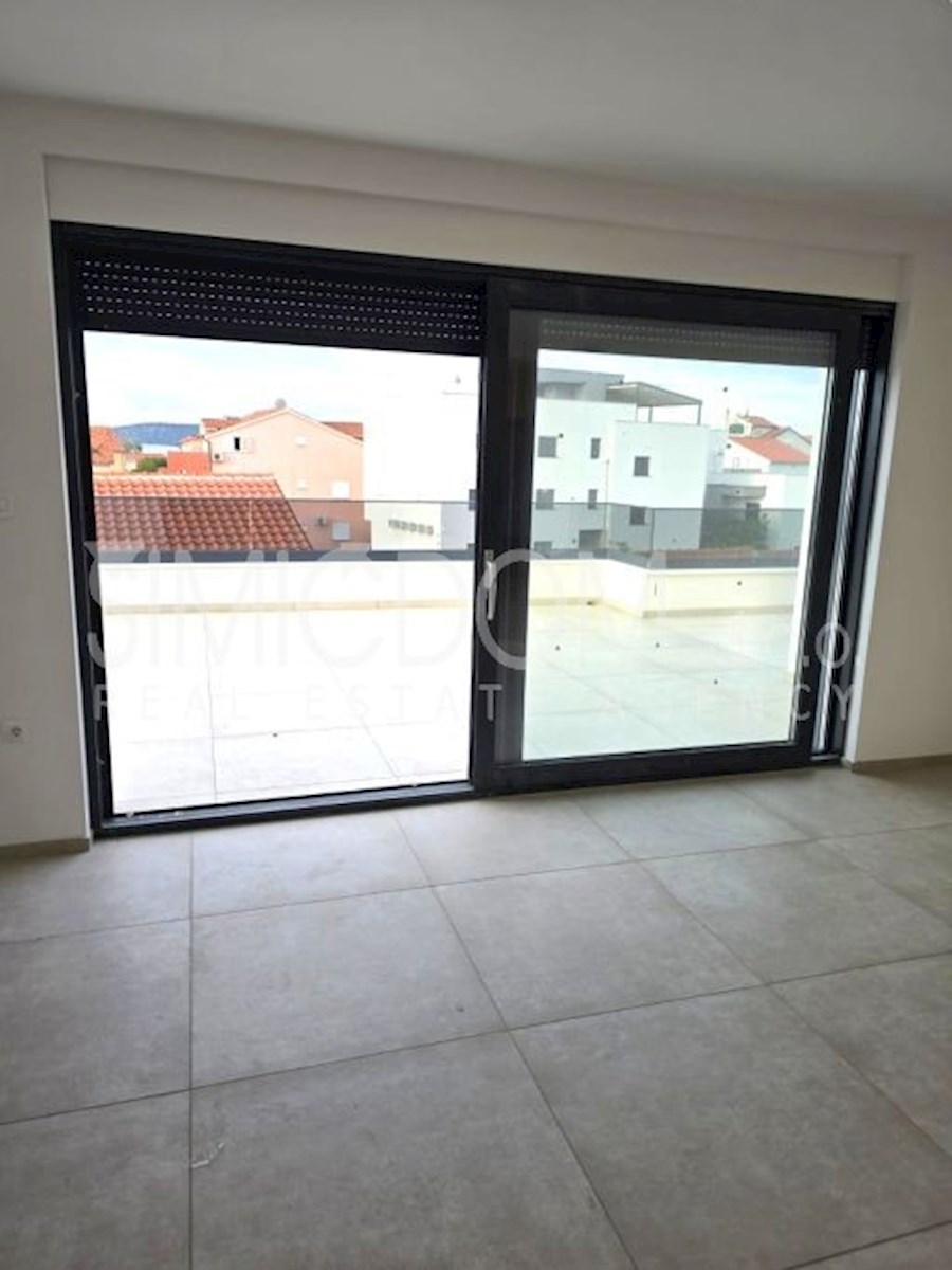 Novi apartmaji v bližini plaže, Srima
