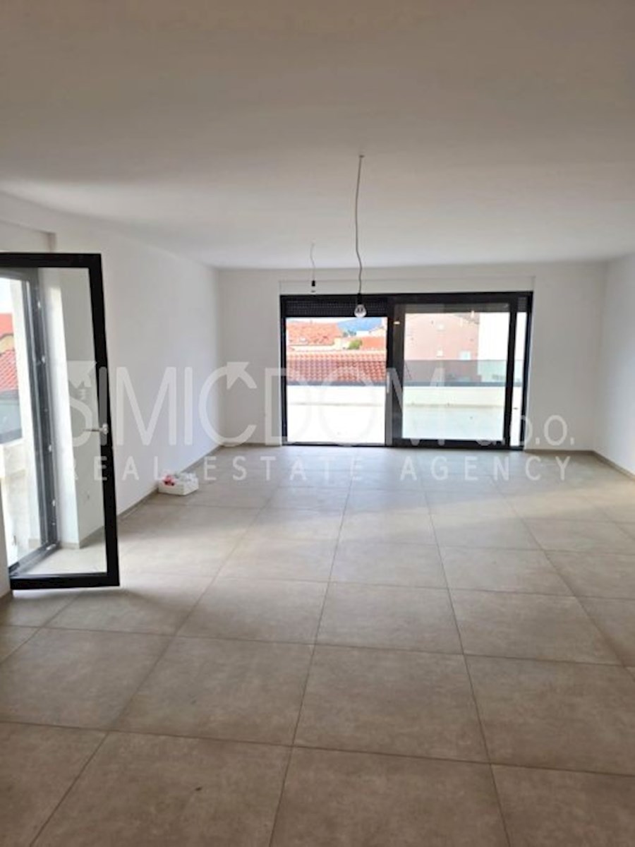 Novi apartmaji v bližini plaže, Srima