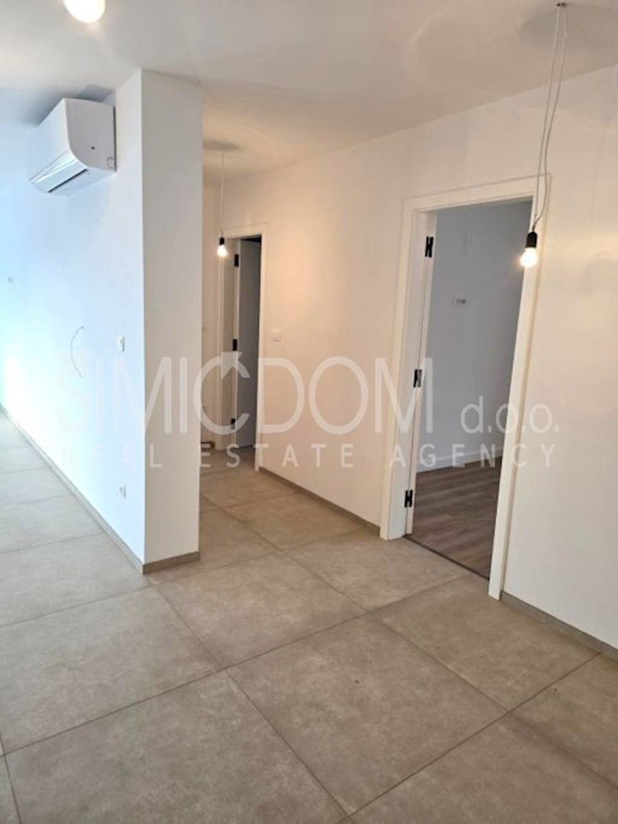 Novi apartmaji v bližini plaže, Srima