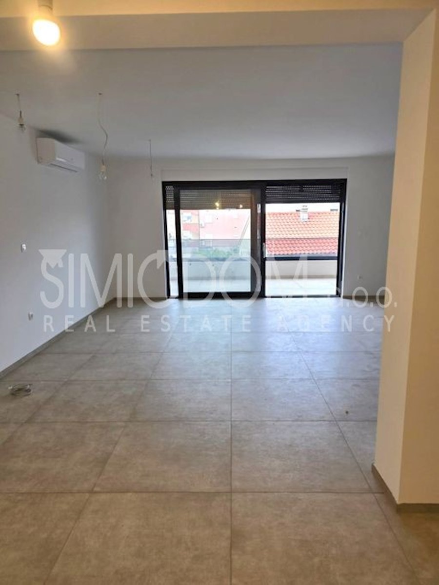 Novi apartmaji v bližini plaže, Srima