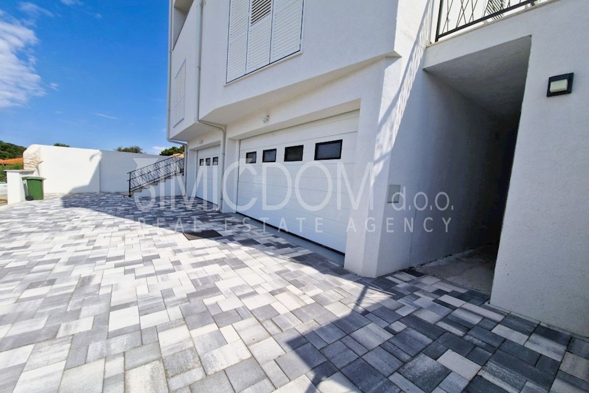 Nov apartma 50m od morja, Tisno