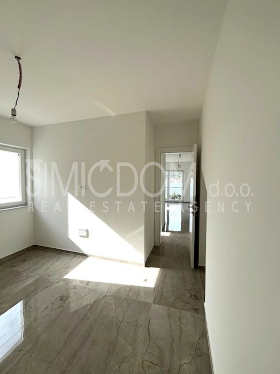 Nov apartma 50m od morja, Tisno