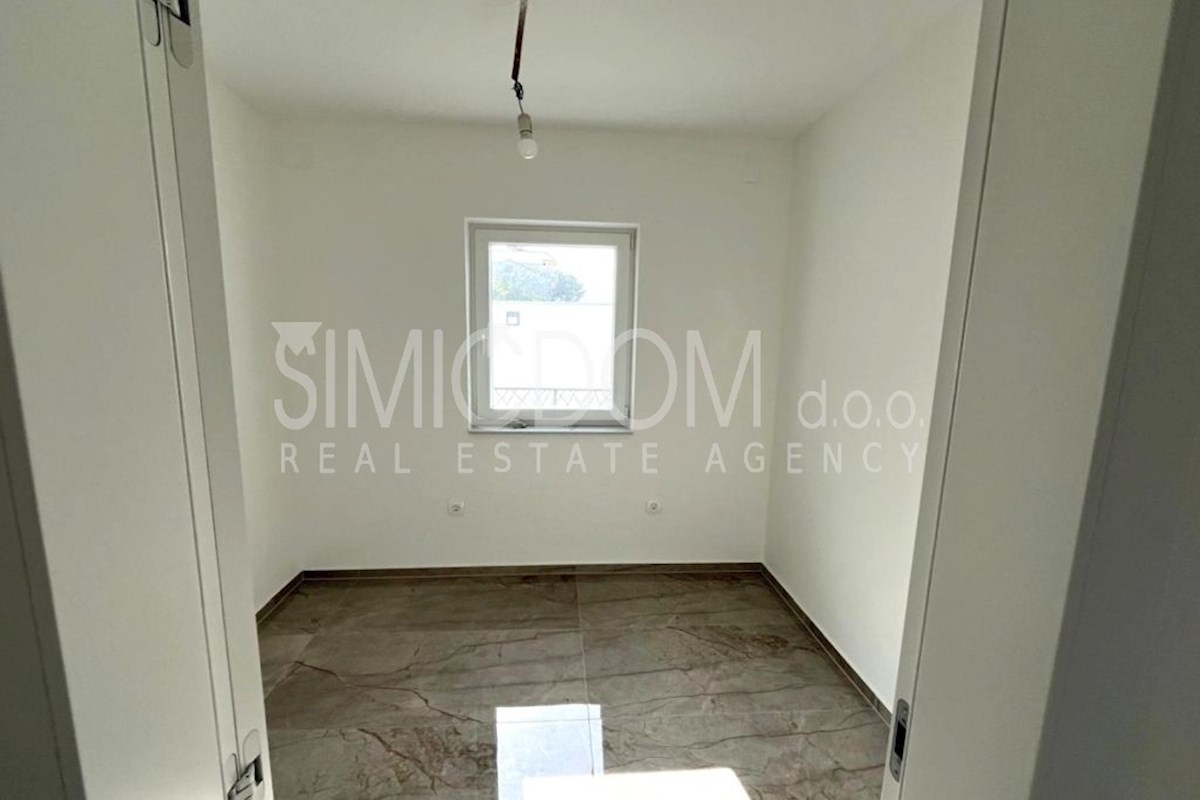 Nov apartma 50m od morja, Tisno