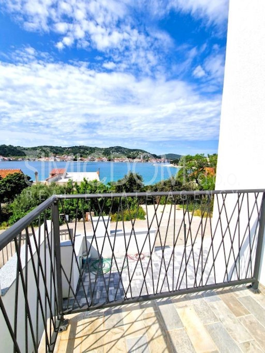 Nov apartma 50m od morja, Tisno