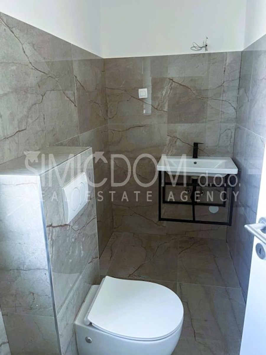 Nov apartma 50m od morja, Tisno