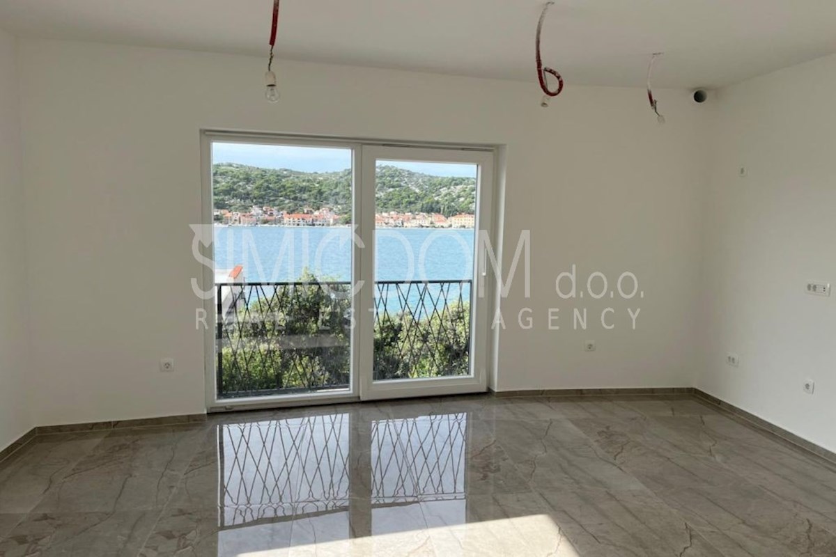Nov apartma 50m od morja, Tisno