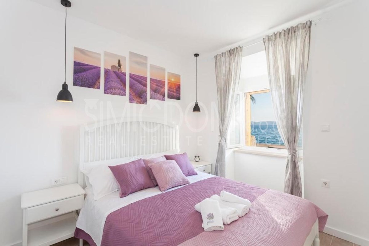 Kamnita hiša ob morju, Makarska riviera