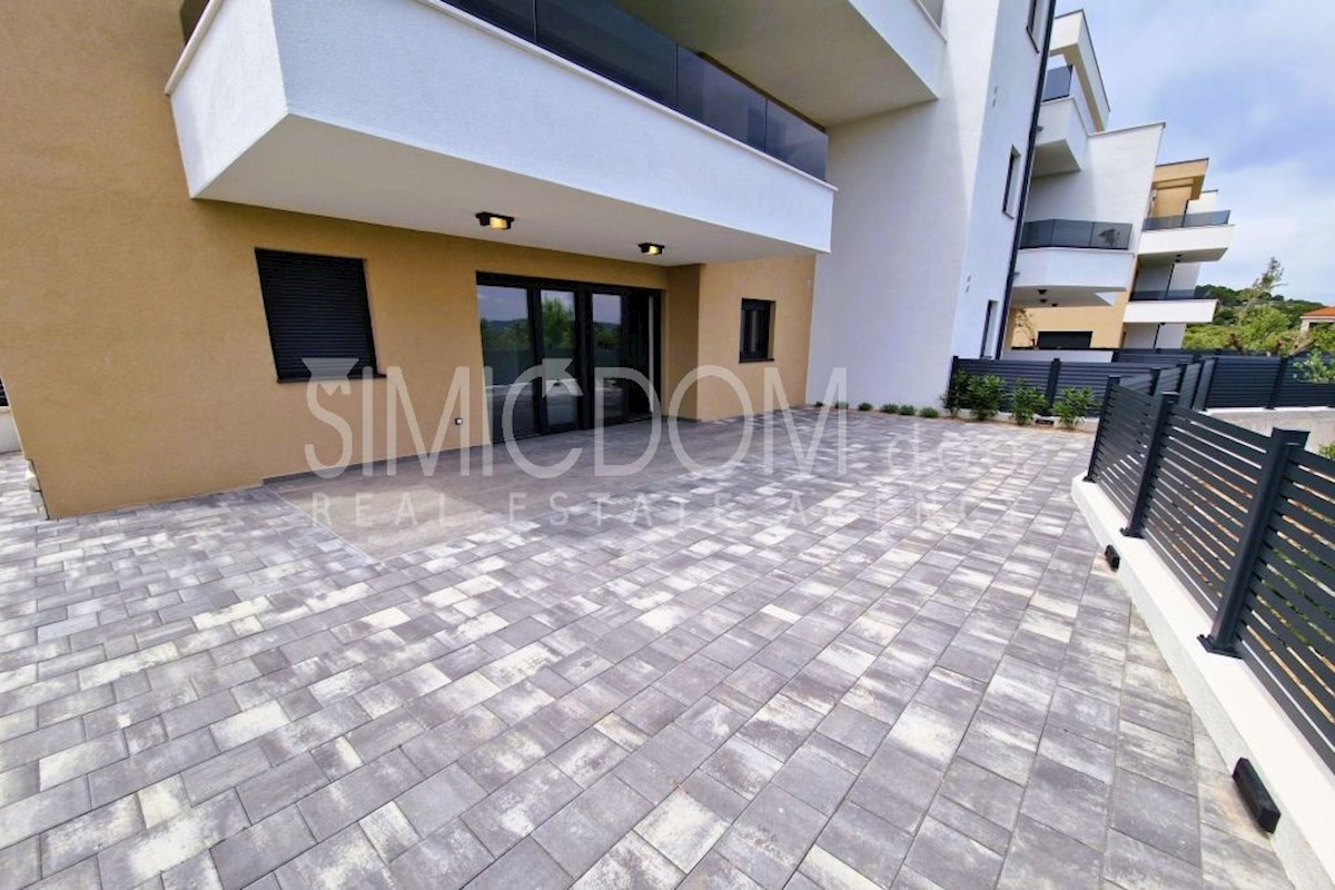Apartma z vrtom in pogledom na morje, Murter