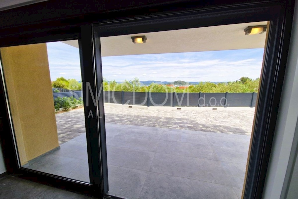 Apartma z vrtom in pogledom na morje, Murter